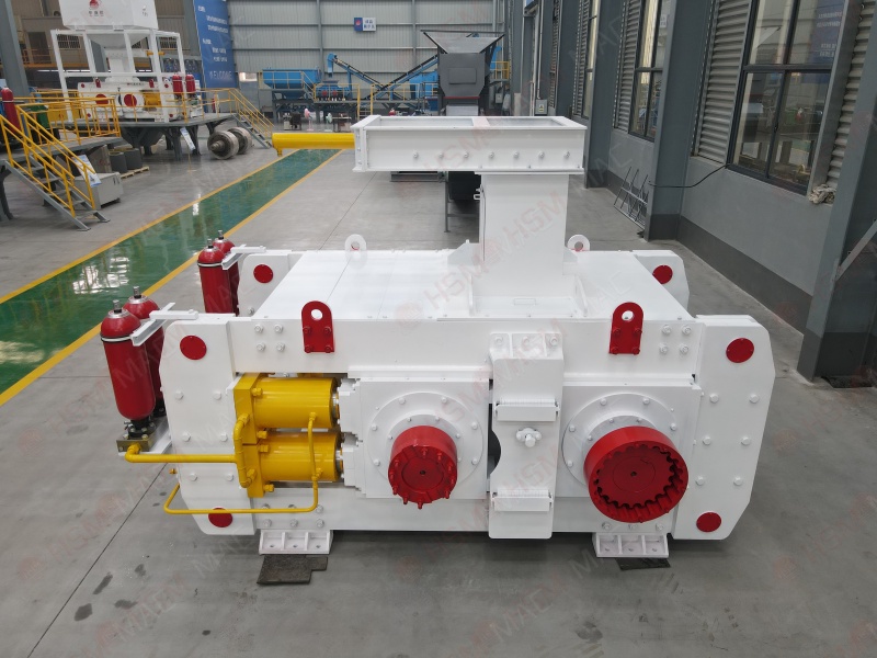 華盛銘高壓輥磨機：輥皮壽命長、振動小，滿足水泥熟料24小時連續(xù)粉磨